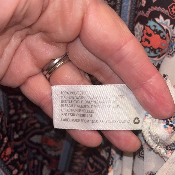 Xhilaration long sleeve top , deep V open front size large - Picture 5 of 8